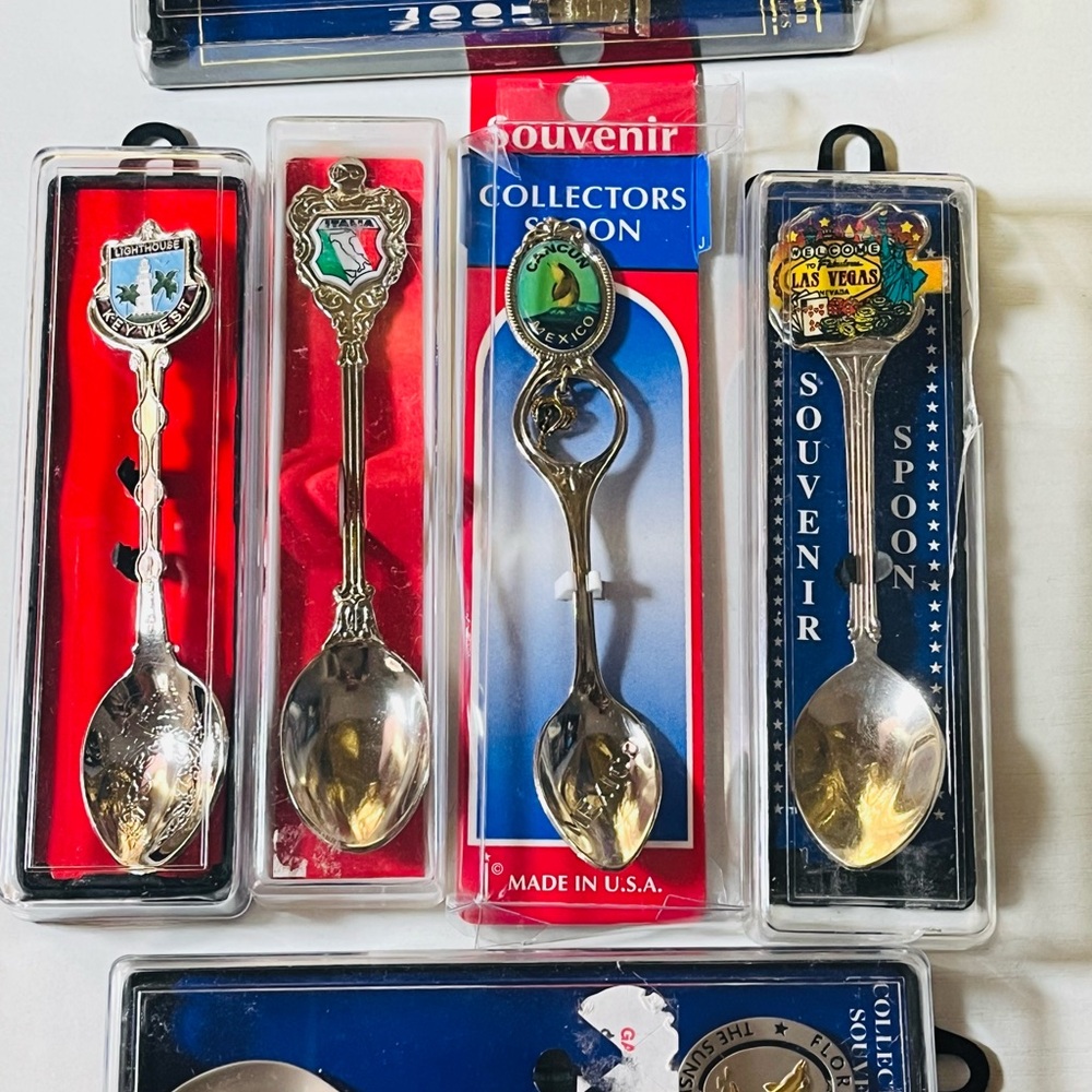 25 collectable Spoons Lot